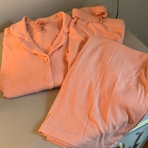 Skims almost new pajamas!